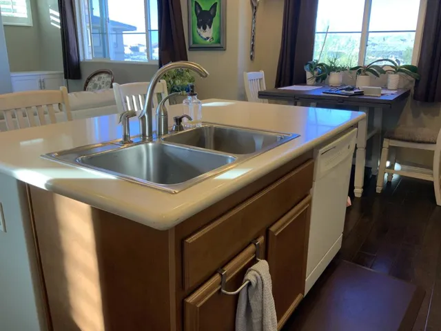 Breakfast Bar/Island