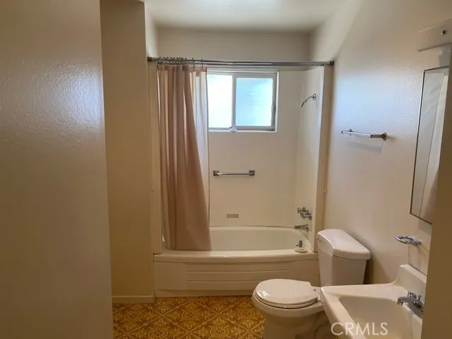 42155 Kansas Street, Palm Desert, California 92211