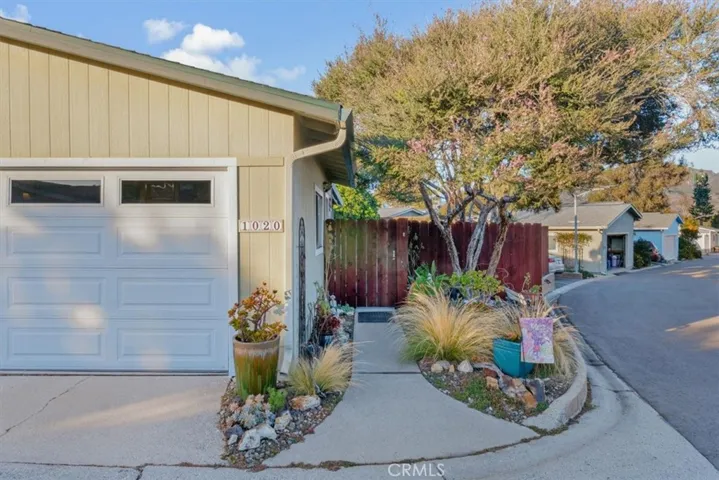 Such a welcoming entry. The front gate even has a doorbell!