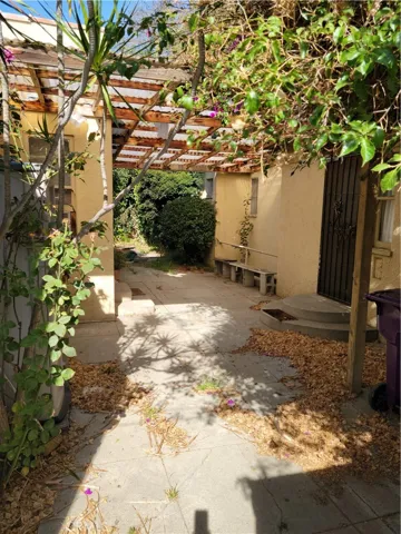 3805 Linden Avenue, Long Beach, California 90807