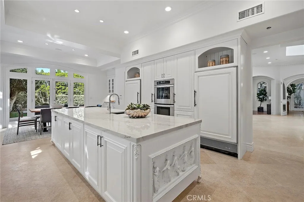 11709 Wetherby Lane, Los Angeles, California 90077 home-pic-11