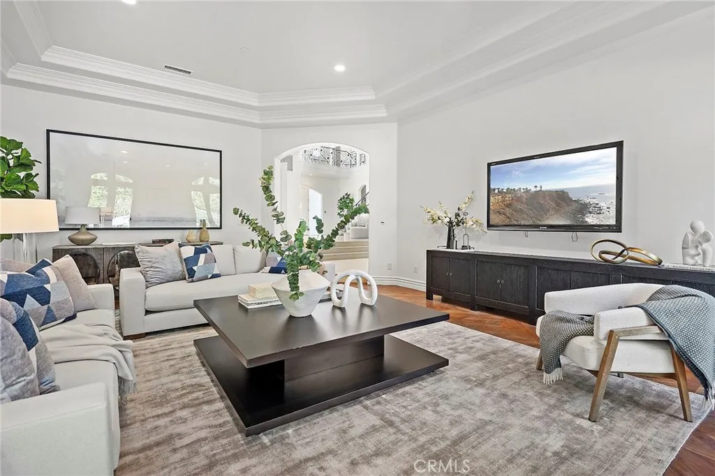 11709 Wetherby Lane, Los Angeles, California 90077 home-pic-7