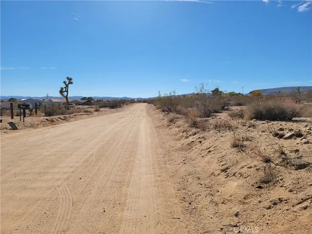 43 S Cambria Avenue, Yucca Valley, California 92285