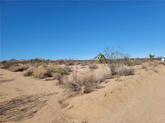43 S Cambria Avenue, Yucca Valley, California 92285