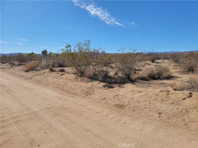43 S Cambria Avenue, Yucca Valley, California 92285