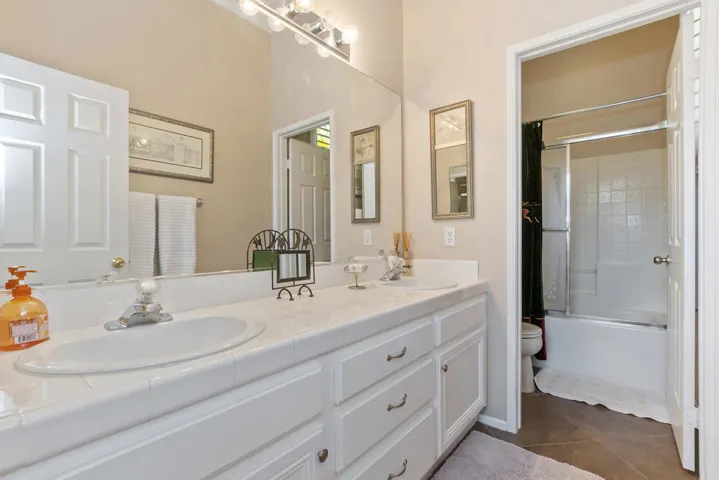 027_Bathroom