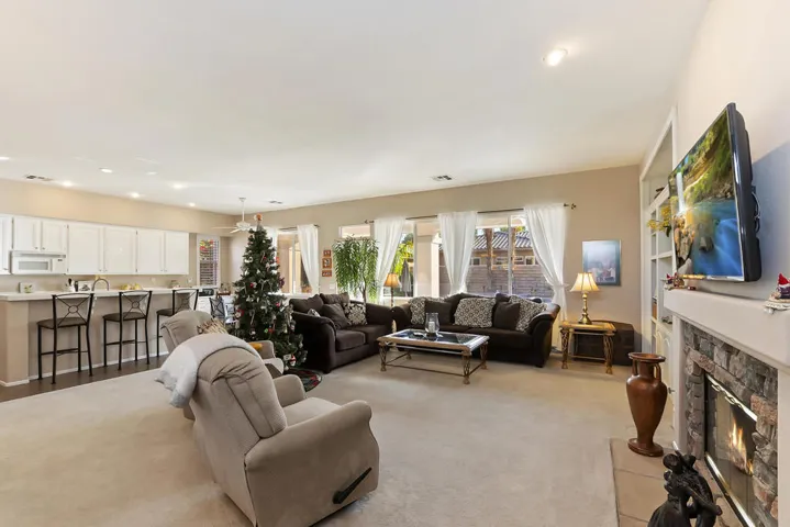 006_Living Room
