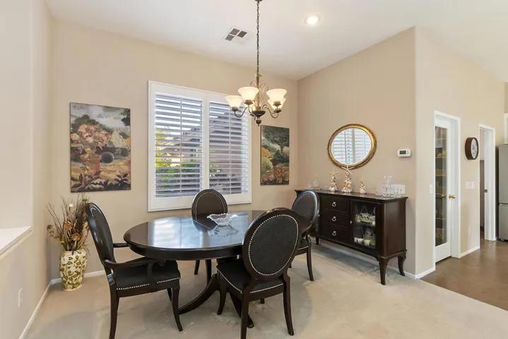 010_Dining Area