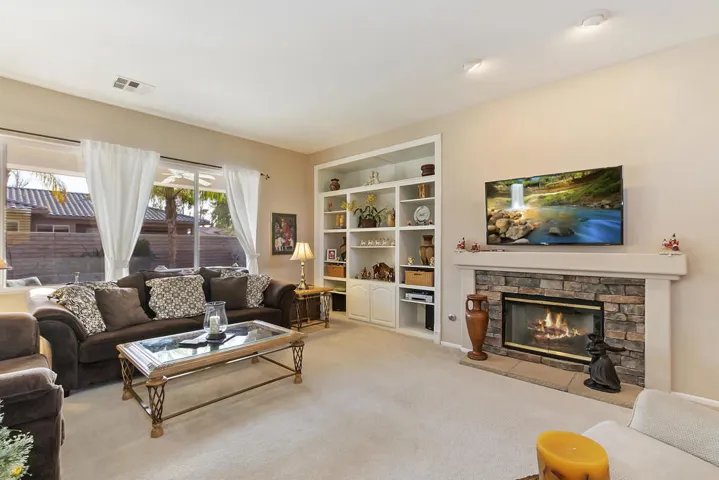 007_Living Room