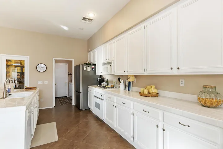 015_Kitchen