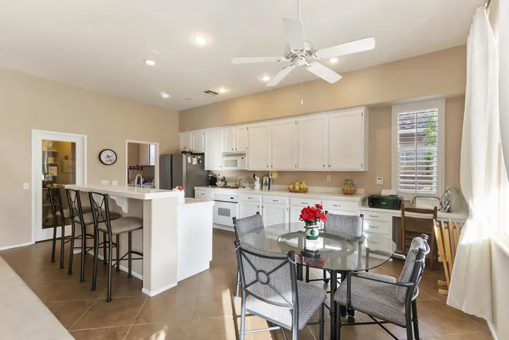 018_Breakfast Area
