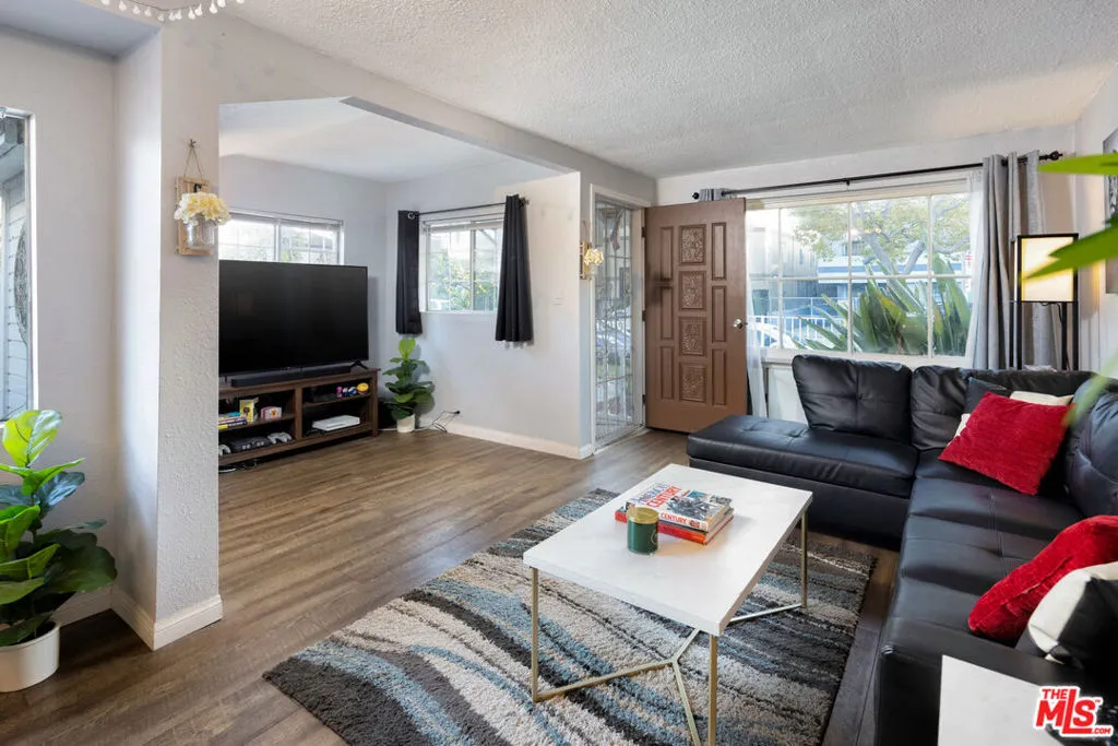 6021 Romaine Street, California home-pic-3