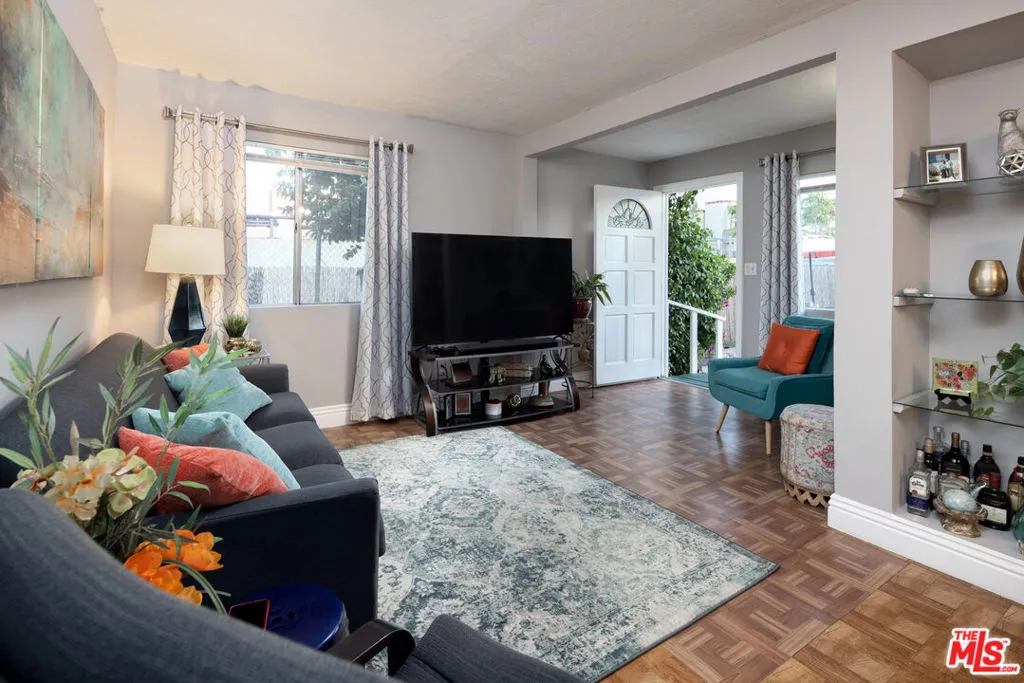6021 Romaine Street, California home-pic-12