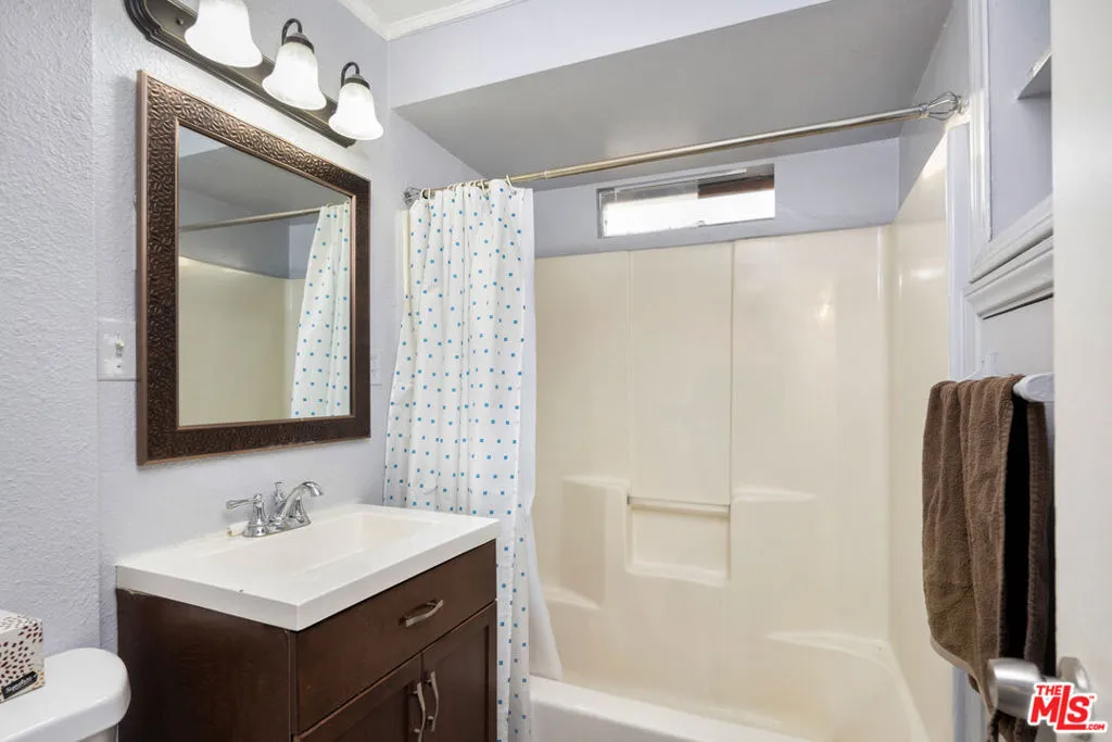 6021 Romaine Street, California home-pic-6