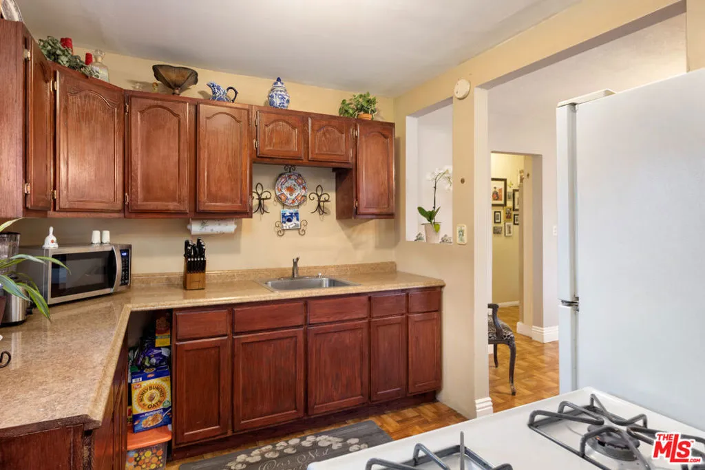 6021 Romaine Street, California home-pic-14