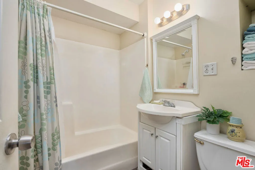 6021 Romaine Street, California home-pic-17