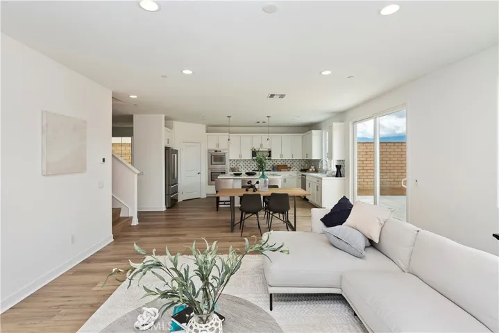 415 Harding Circle, Corona, California 92879