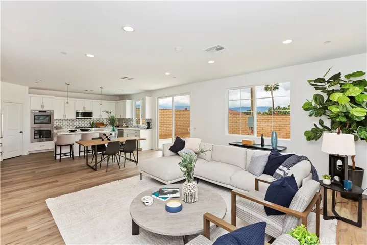 415 Harding Circle, Corona, California 92879