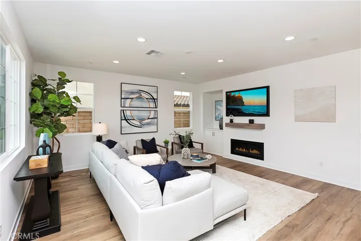 415 Harding Circle, Corona, California 92879