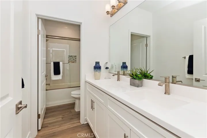 415 Harding Circle, Corona, California 92879
