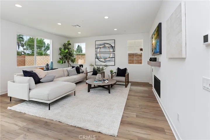 415 Harding Circle, Corona, California 92879