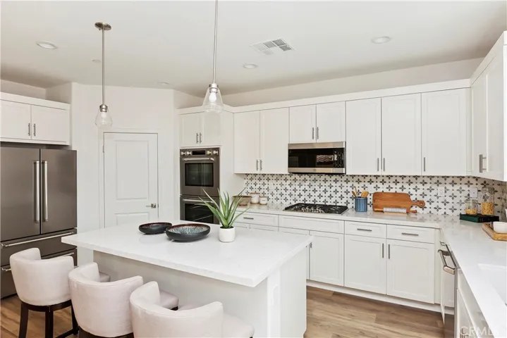415 Harding Circle, Corona, California 92879