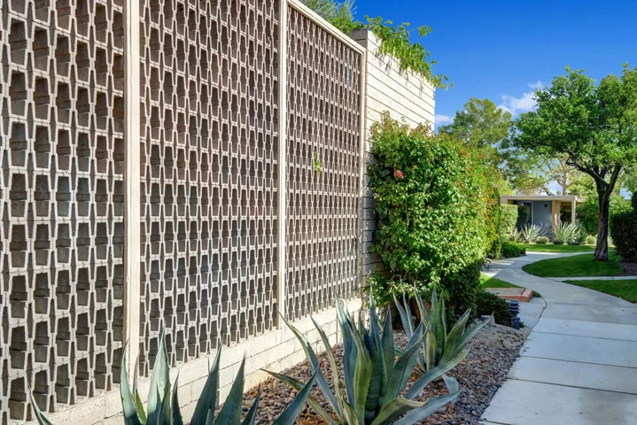 BREEZE BLOCK MLS