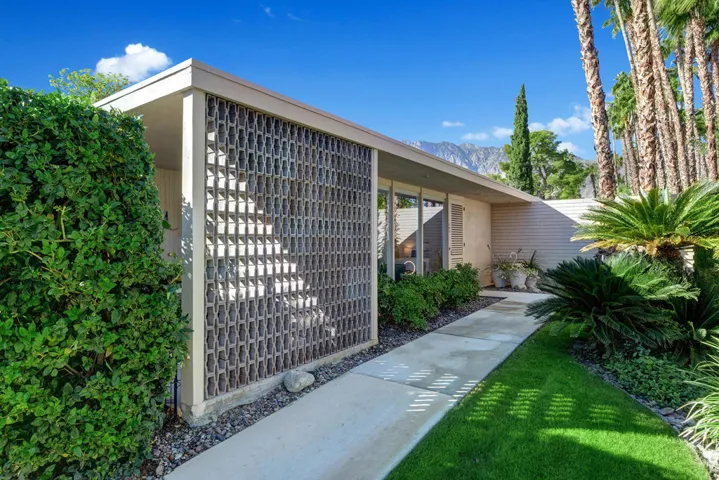 FRONT ENTRY WALK TIGHT MLS