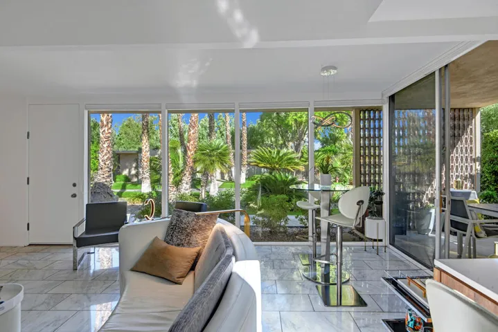 OUT LIVING ROOM WINDOWS MLS