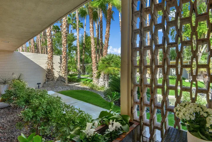 BACK DINING PATIO PEEK A BOO OUT MLS
