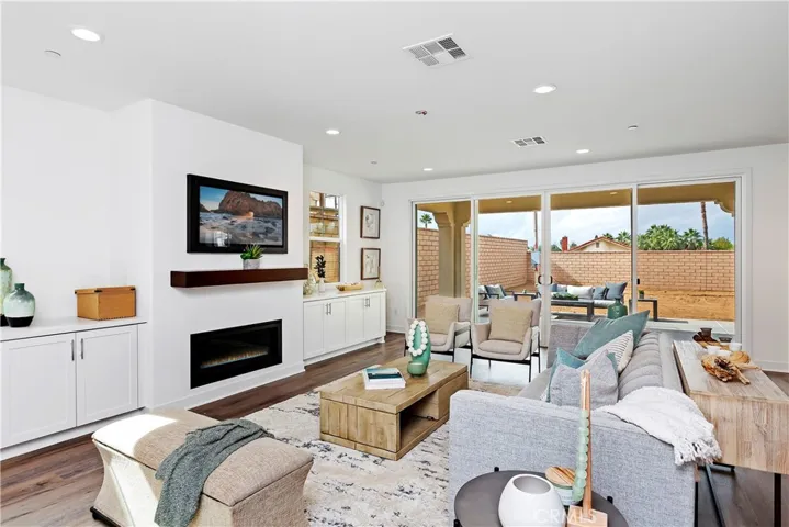 404 Harding Circle, Corona, California 92879