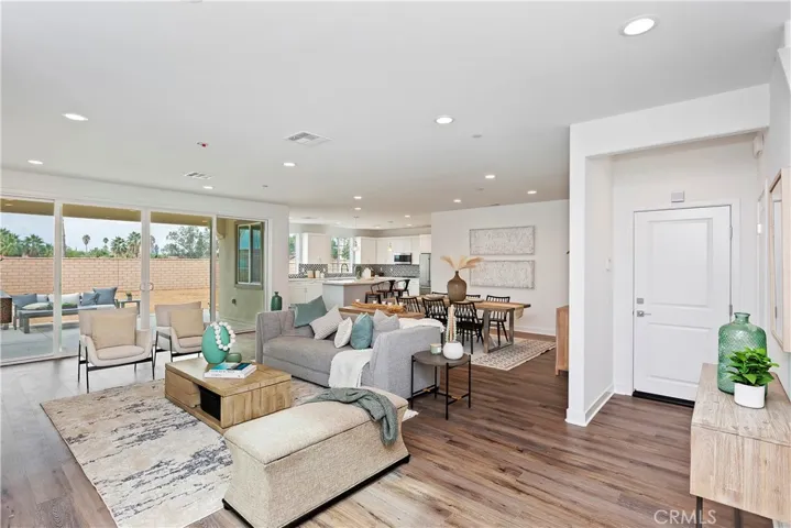 404 Harding Circle, Corona, California 92879