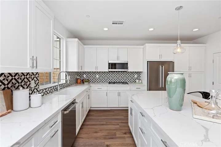 404 Harding Circle, Corona, California 92879
