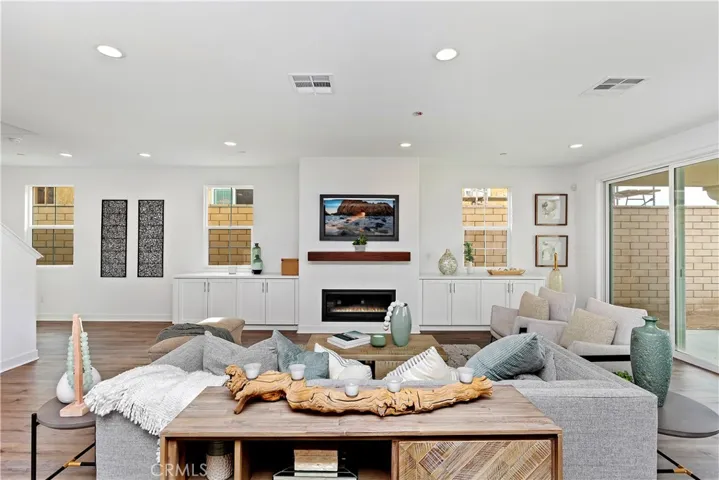 404 Harding Circle, Corona, California 92879