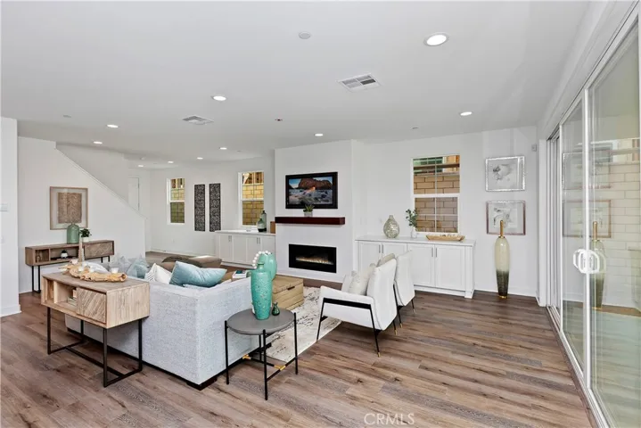 404 Harding Circle, Corona, California 92879