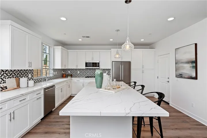 404 Harding Circle, Corona, California 92879