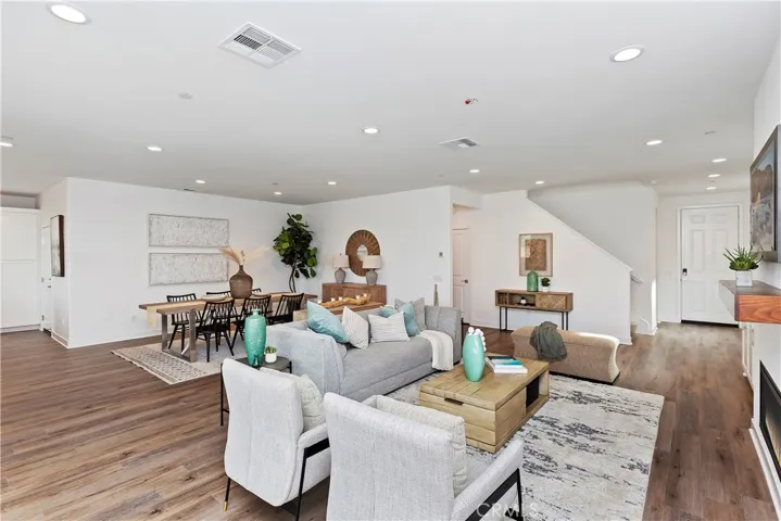 404 Harding Circle, Corona, California 92879