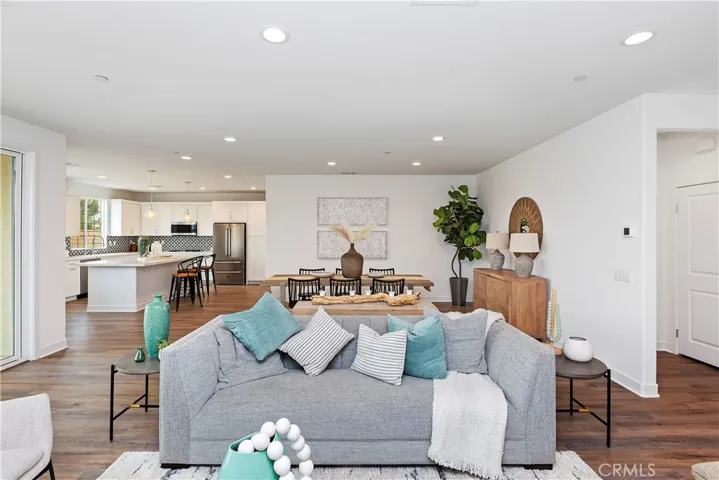 404 Harding Circle, Corona, California 92879