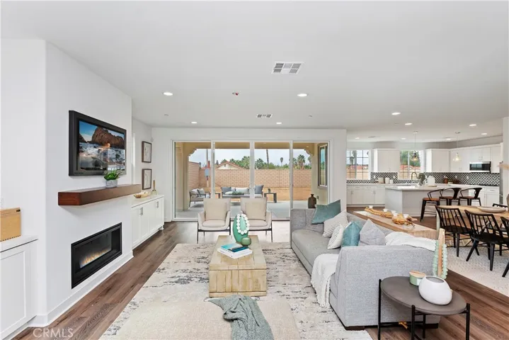 404 Harding Circle, Corona, California 92879