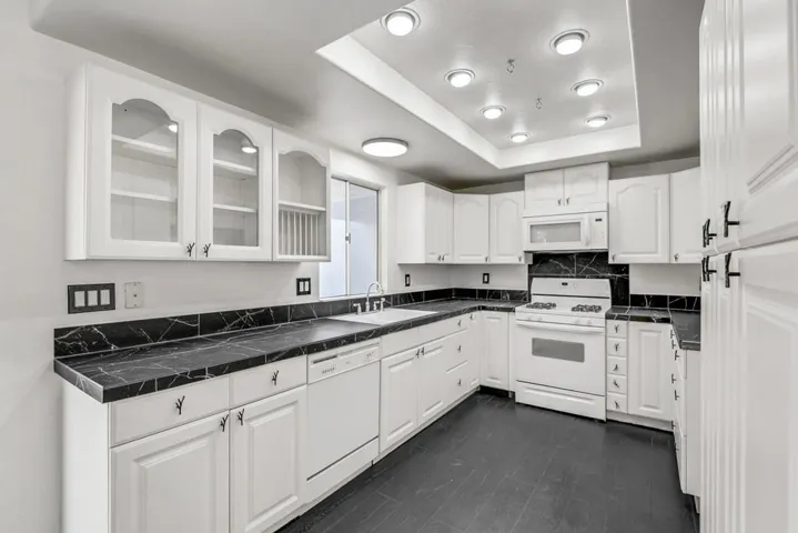 14 KITCHEN MLS