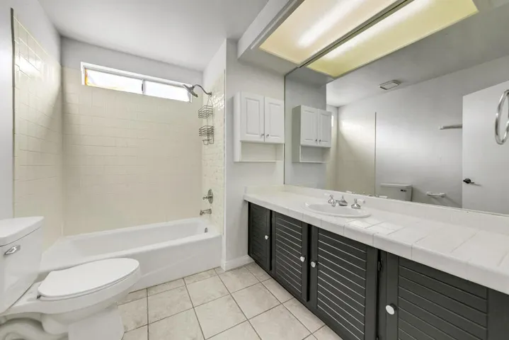 22 BATHROOM MLS
