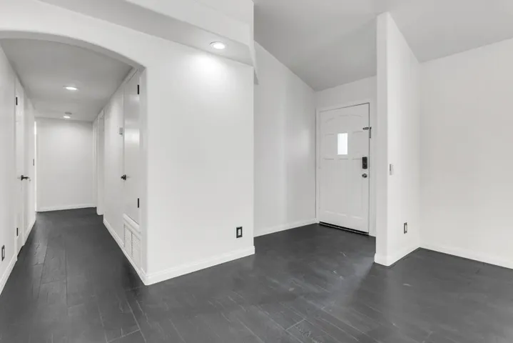 06 FOYER MLS