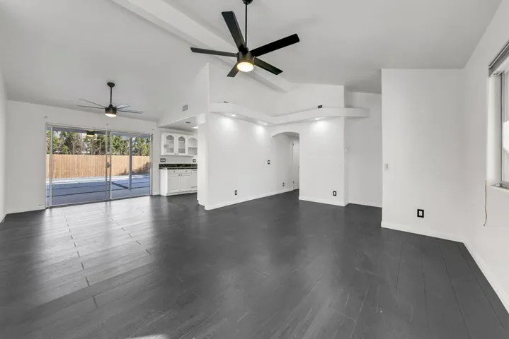 09 LIVING MLS
