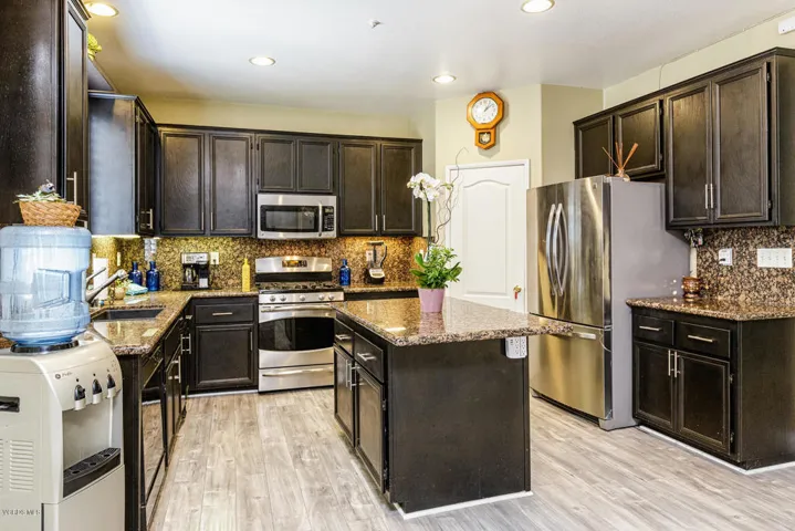 926 Paseo Ortega Oxnard CA-007-13-Kitche