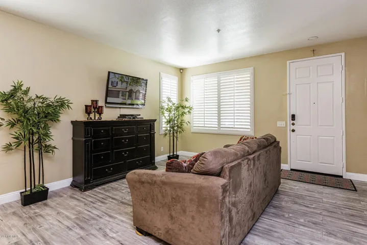 926 Paseo Ortega Oxnard CA-002-14-Living