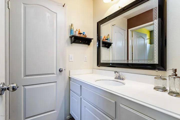 926 Paseo Ortega Oxnard CA-021-7-Bathroo