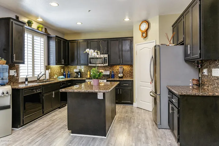 926 Paseo Ortega Oxnard CA-006-11-Kitche
