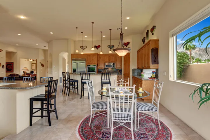 BREAKFAST ROOM TO KITCHEN