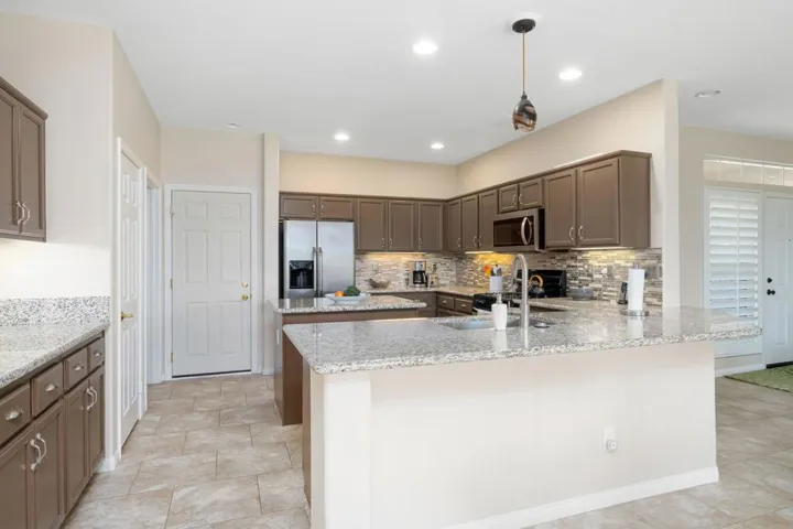 28-web-or-mls-JV_Trilogy_1222_028