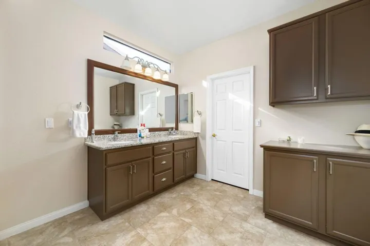 36-web-or-mls-JV_Trilogy_1222_036